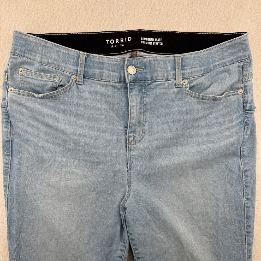 Torrid Bombshell Flare Premium Stretch Light Wash Blue Jeans Womens 20S (38x28)